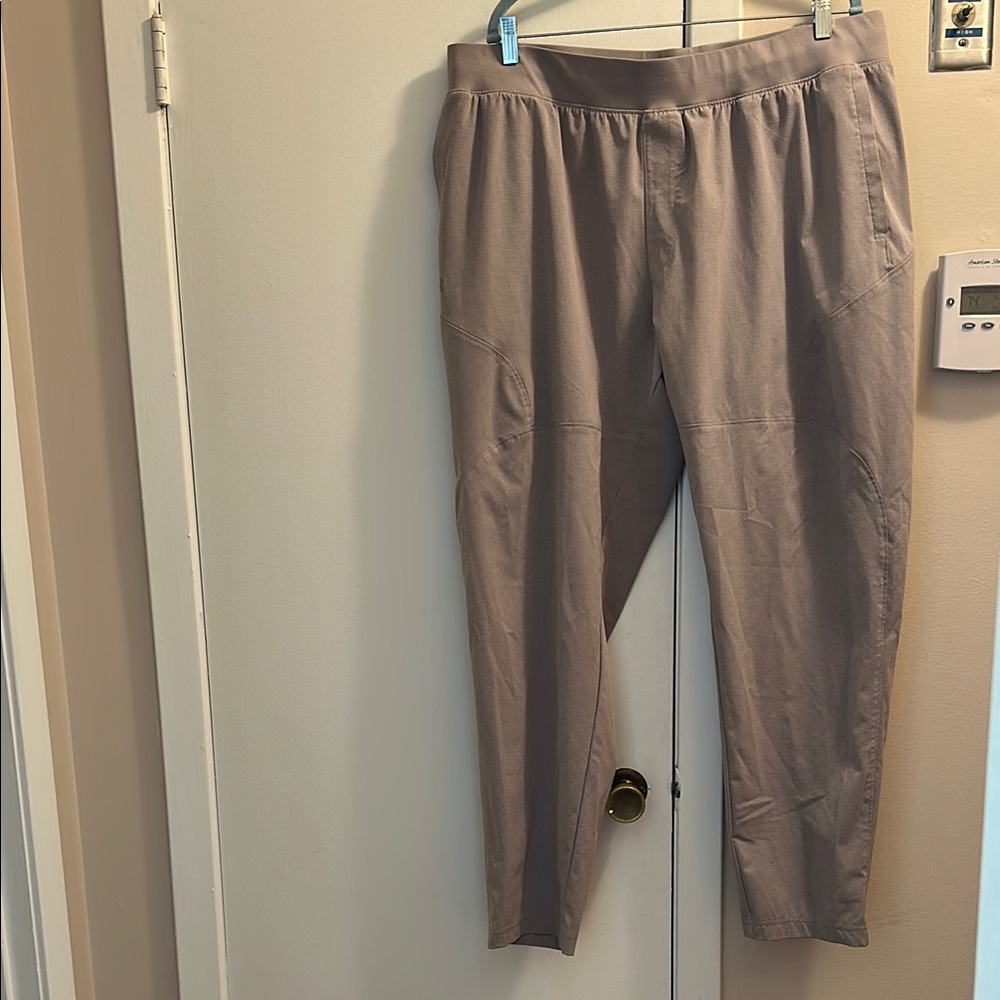 Under Armour Tan Jogger Sweatpants with Elastic Waistband